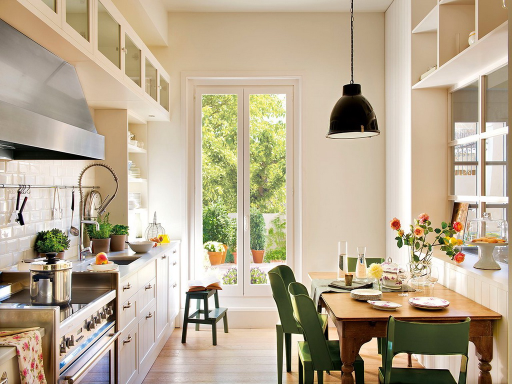 Используйте светлую мебель на кухне - это всегда практично и эстетично