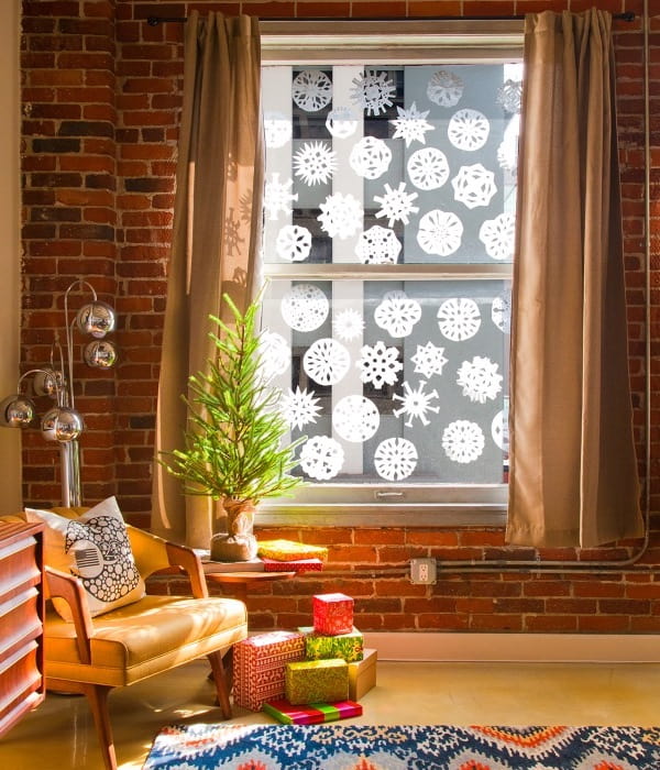 Снежинки на окнах - первый предвестник новогоднего праздника