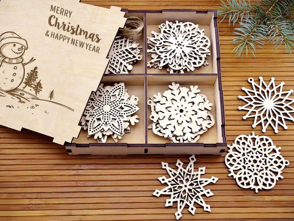 Отличный подарочный набор снежинок в красивой коробке