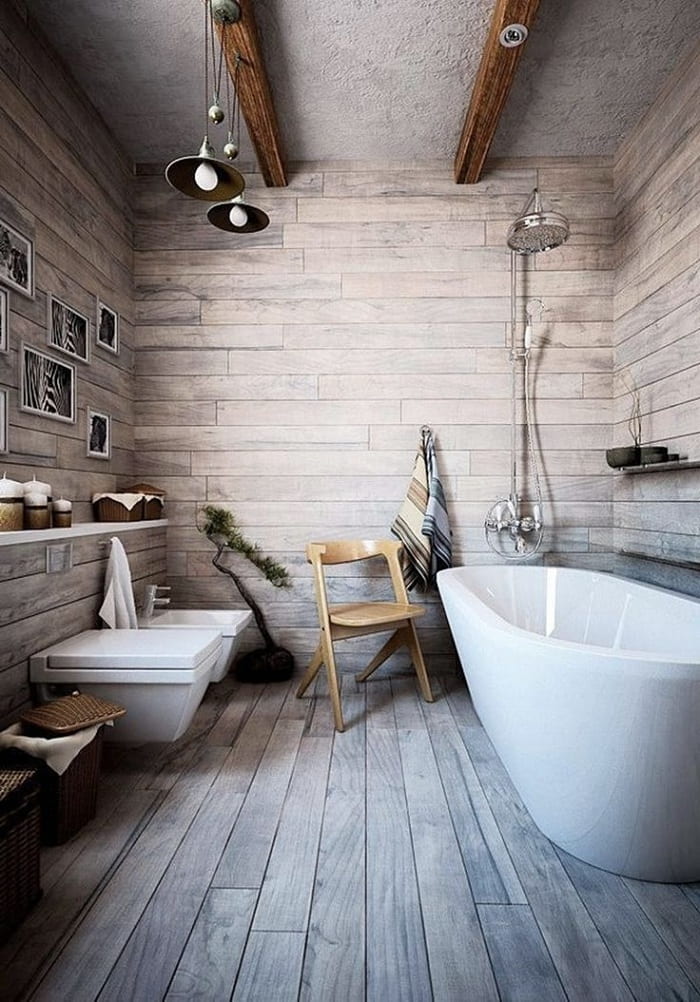Необычное использование оригинальных светильников в интерьере ванной в стиле шале