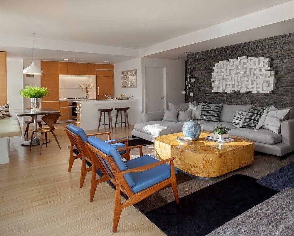 В интерьере квартиры в стиле хай-тек должна присутствовать только самая необходимая мебель