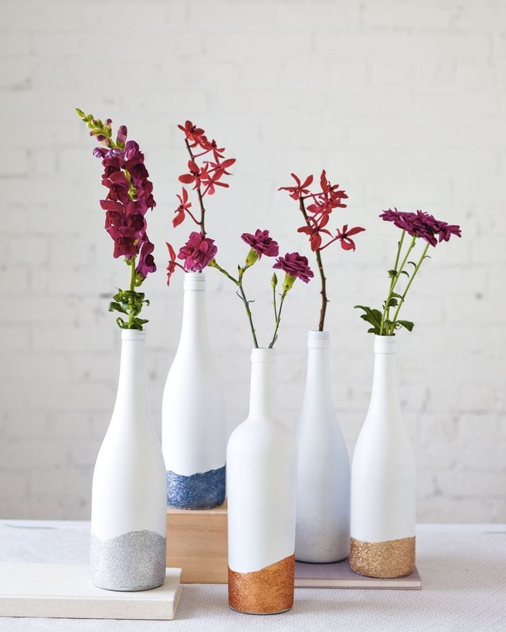 Необыкновенный дизайн ваз из бутылок