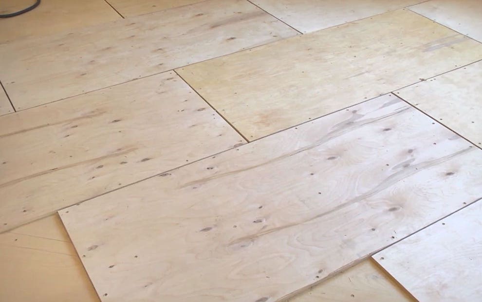 Как выровнять старый деревянный пол фанерой: монтаж основания и способы укладки листов